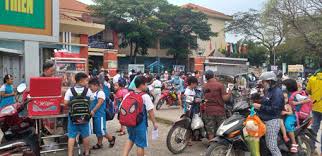 Bài tuyên truyền thận trọng với thực phẩm bán trước cổng trường
